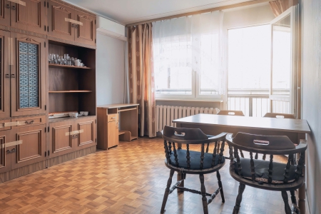 Sprzedam jasne, słoneczne i przestronne 3-pokojowe mieszkanie do remontu w pięknym i zielonym otoczeniu na Pradze-Płd